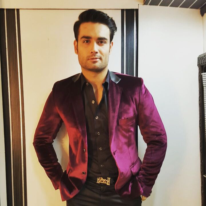 Best looks of Vivian Dsena in jackets - 1