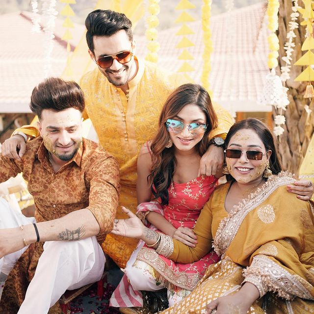 Bigg Boss 15 contestants Akshara Singh, Himanshi Khurana, Donal Bisht, Rakhi Sawant, and Shefali Bagga groove at Afsana Khan’s mehendi and haldi ceremonies, see pictures - 1