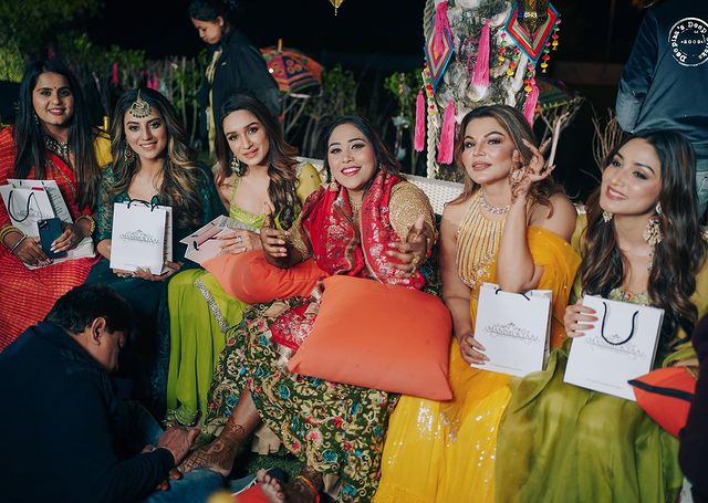 Bigg Boss 15 contestants Akshara Singh, Himanshi Khurana, Donal Bisht, Rakhi Sawant, and Shefali Bagga groove at Afsana Khan’s mehendi and haldi ceremonies, see pictures - 3