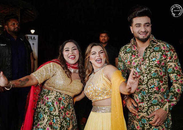 Bigg Boss 15 contestants Akshara Singh, Himanshi Khurana, Donal Bisht, Rakhi Sawant, and Shefali Bagga groove at Afsana Khan’s mehendi and haldi ceremonies, see pictures - 5