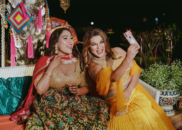 Bigg Boss 15 contestants Akshara Singh, Himanshi Khurana, Donal Bisht, Rakhi Sawant, and Shefali Bagga groove at Afsana Khan’s mehendi and haldi ceremonies, see pictures - 6