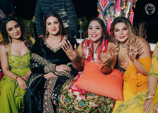 Bigg Boss 15 contestants Akshara Singh, Himanshi Khurana, Donal Bisht, Rakhi Sawant, and Shefali Bagga groove at Afsana Khan’s mehendi and haldi ceremonies, see pictures - 7