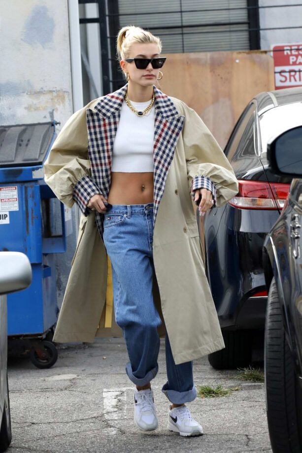 Check Out 10 Sizzling Outfits Worn By Hailey Baldwin That Prove She Loves To Play With Fashion Trends - 8