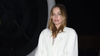 Margot Robbie Rocking Her 4k Chanel AirPods, Take A Look