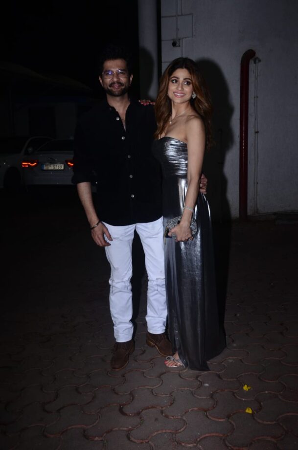 Happy Birthday Love: Raqesh Bapat holds Shamita Shetty in his arms on birthday, check romantic pictures - 2