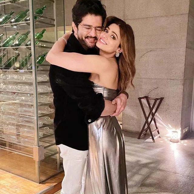 Happy Birthday Love: Raqesh Bapat holds Shamita Shetty in his arms on birthday, check romantic pictures - 3