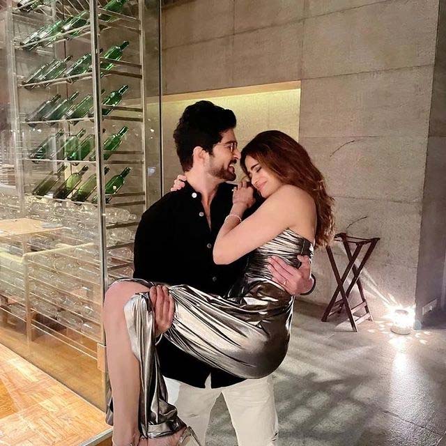 Happy Birthday Love: Raqesh Bapat holds Shamita Shetty in his arms on birthday, check romantic pictures - 4
