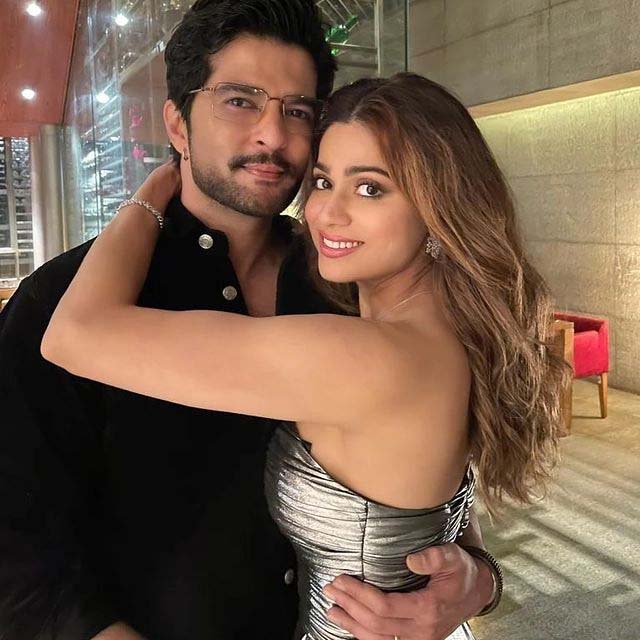 Happy Birthday Love: Raqesh Bapat holds Shamita Shetty in his arms on birthday, check romantic pictures - 5