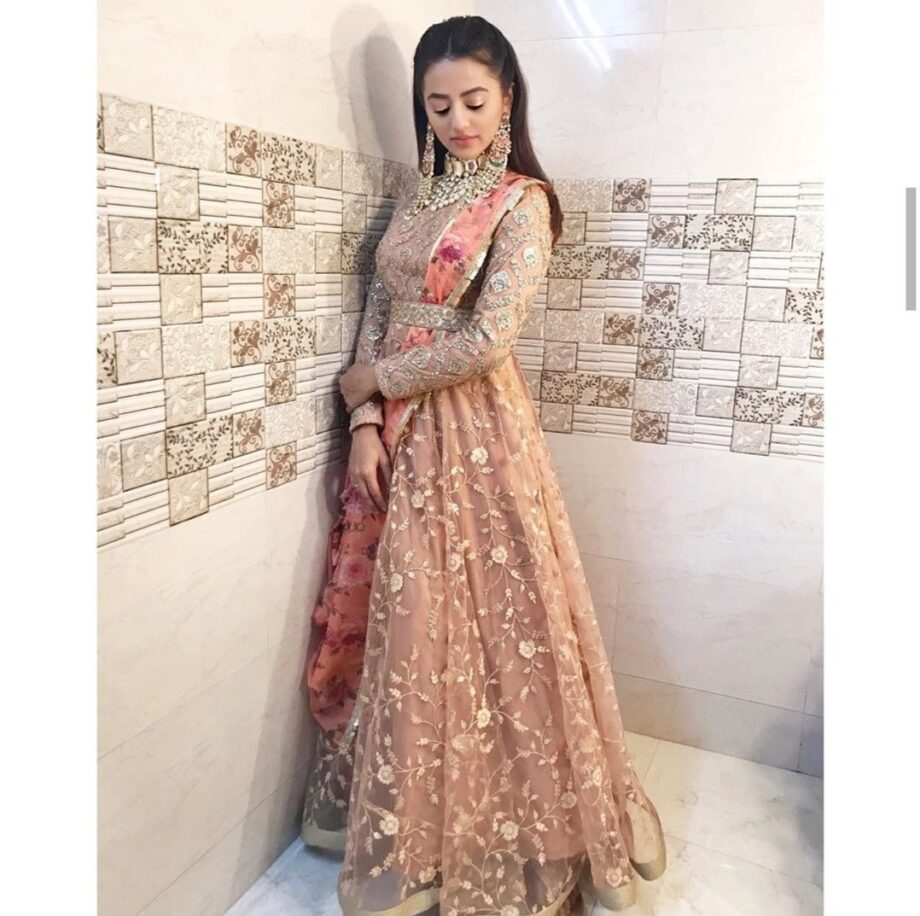 Helly Shah’s Best Traditional Looks That Made Heads Turn - 4