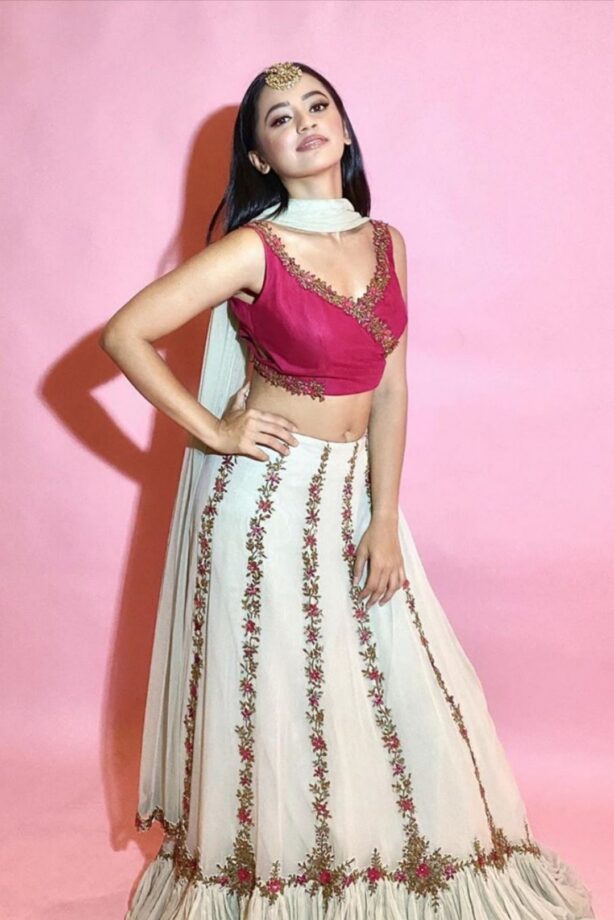 Helly Shah’s Best Traditional Looks That Made Heads Turn - 5