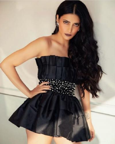 Is Shruti Haasan Our Official ‘Queen Of Sass’? Check Out The Black Dresses Of The Actress! - 2