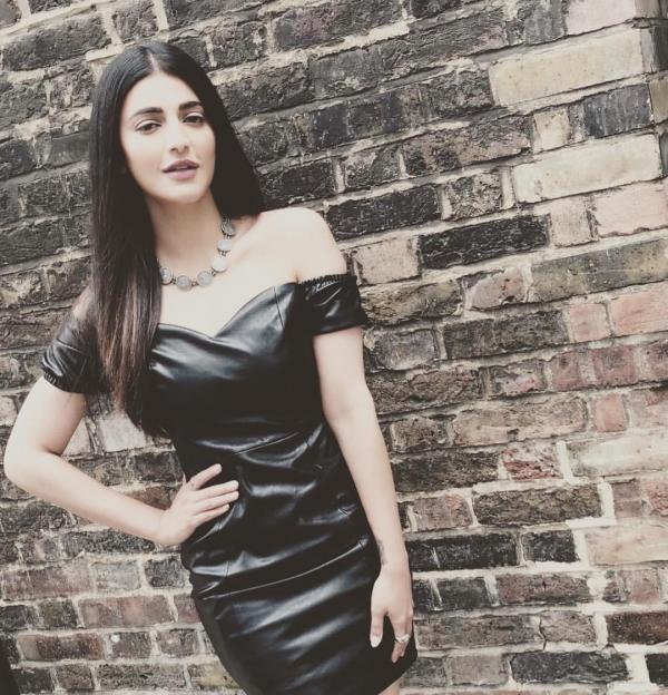 Is Shruti Haasan Our Official ‘Queen Of Sass’? Check Out The Black Dresses Of The Actress! - 4