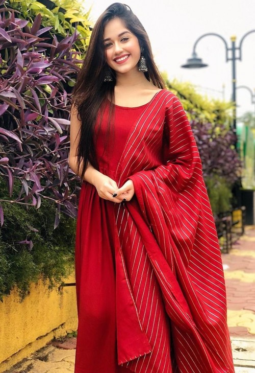 Jannat Zubair Proves That Simplicity Is The Real Beauty By Wearing A Maroon Indian Salwar Suit - 0