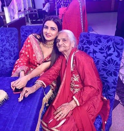 Jasmin Bhasin Talks About How She Misses Her Grandmother Every Day And How She Copes With Her Loss, Take A Look - 1