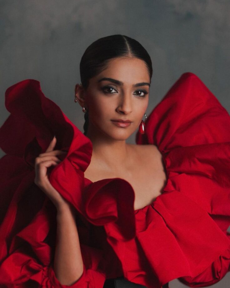 MAKEUP GUIDE: Learn How To Slay Glamorous Makeup Look Like Beauty Guru Sonam Kapoor - 4