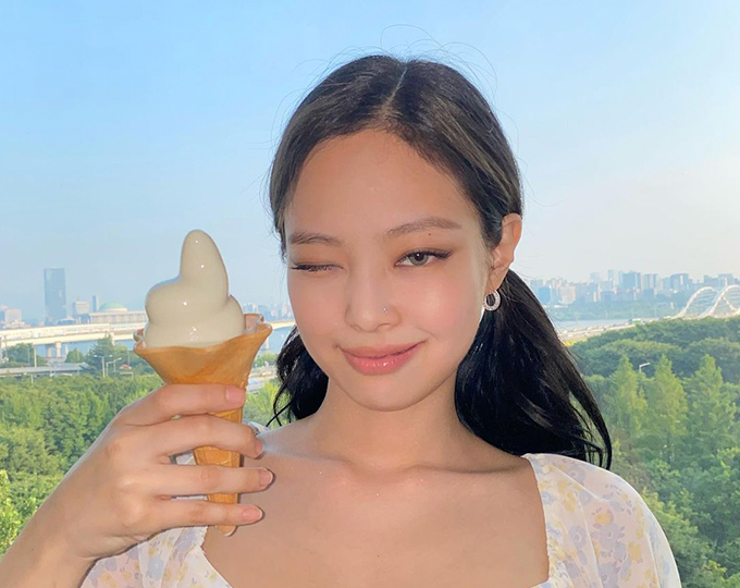 Oh So Pretty: Blackpink Jennie Is A Vision To Behold In Nude Lipsticks, Take Cues - 1