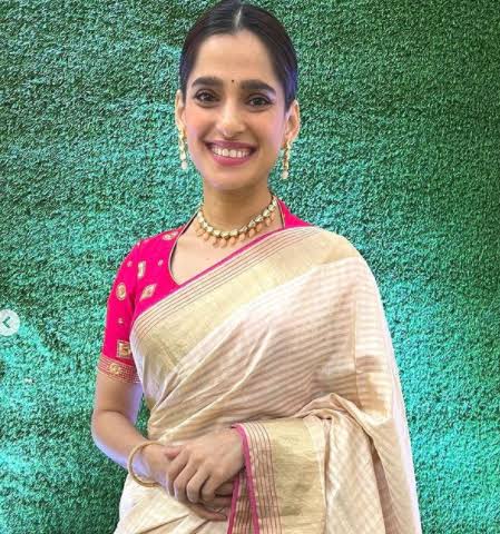 Priya Bapat Proves That Desi Looks Never Go Out Of Style, Check Out Her Traditional Outfits - 2