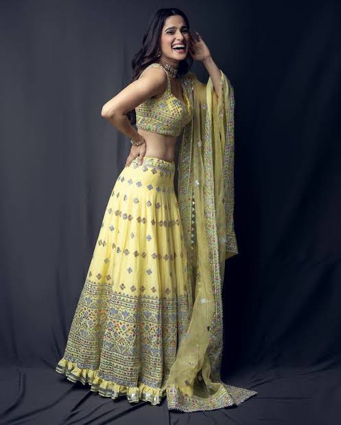 Priya Bapat Proves That Desi Looks Never Go Out Of Style, Check Out Her Traditional Outfits - 4