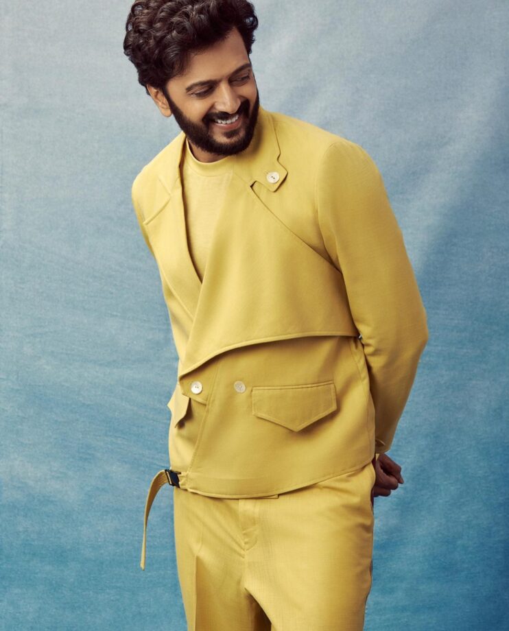 Riteish Deshmukh Goes All Yellow & We Are Crushing Over It: See Pics - 3