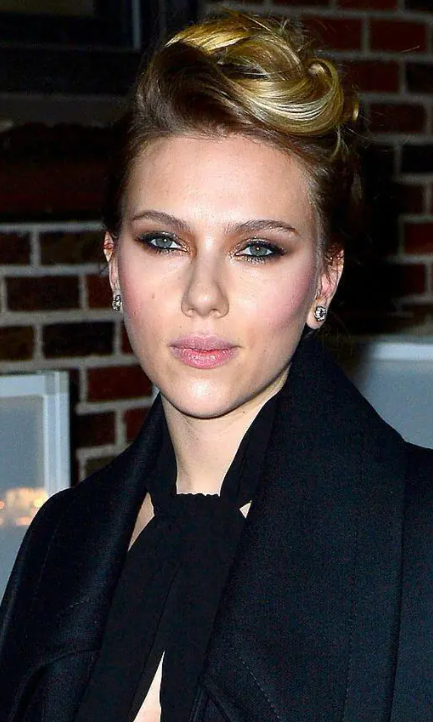 Scarlett Johansson’s Updo Hairstyles We Loved The Most - 4