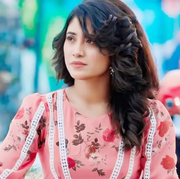 Shivangi Joshi Pulling Off All Hair Lengths From Long To Extremely Short - 2