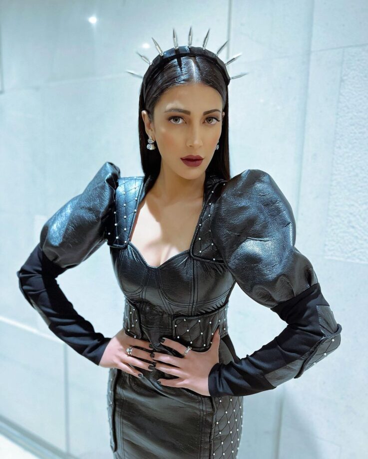 Shruti Haasan Captured The Following Goth Culture In All Black From Top To Bottom - 1