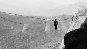 Sriti Jha turns Khatron Ke Khiladi in real life, spotted hanging in between mountains