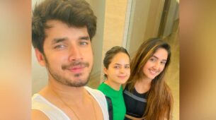 Stud Moment: Paras Kalnawat poses with sensational duo of Palak Sindhwani and Ashnoor Kaur, all set for big tournament