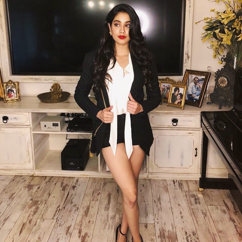 Take A Peek At Janhvi And Khushi Kapoor’s Stunning Pictures Captured In Their Mumbai Residence - 7