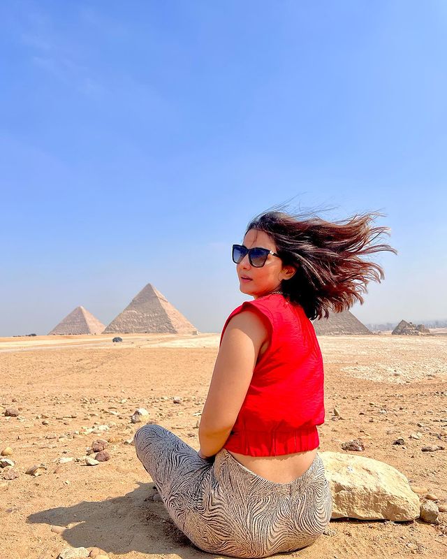 Take A Peek At These Wonderful Photographs! Hina Khan Is Definitely Tempting Us To Travel To Egypt - 3