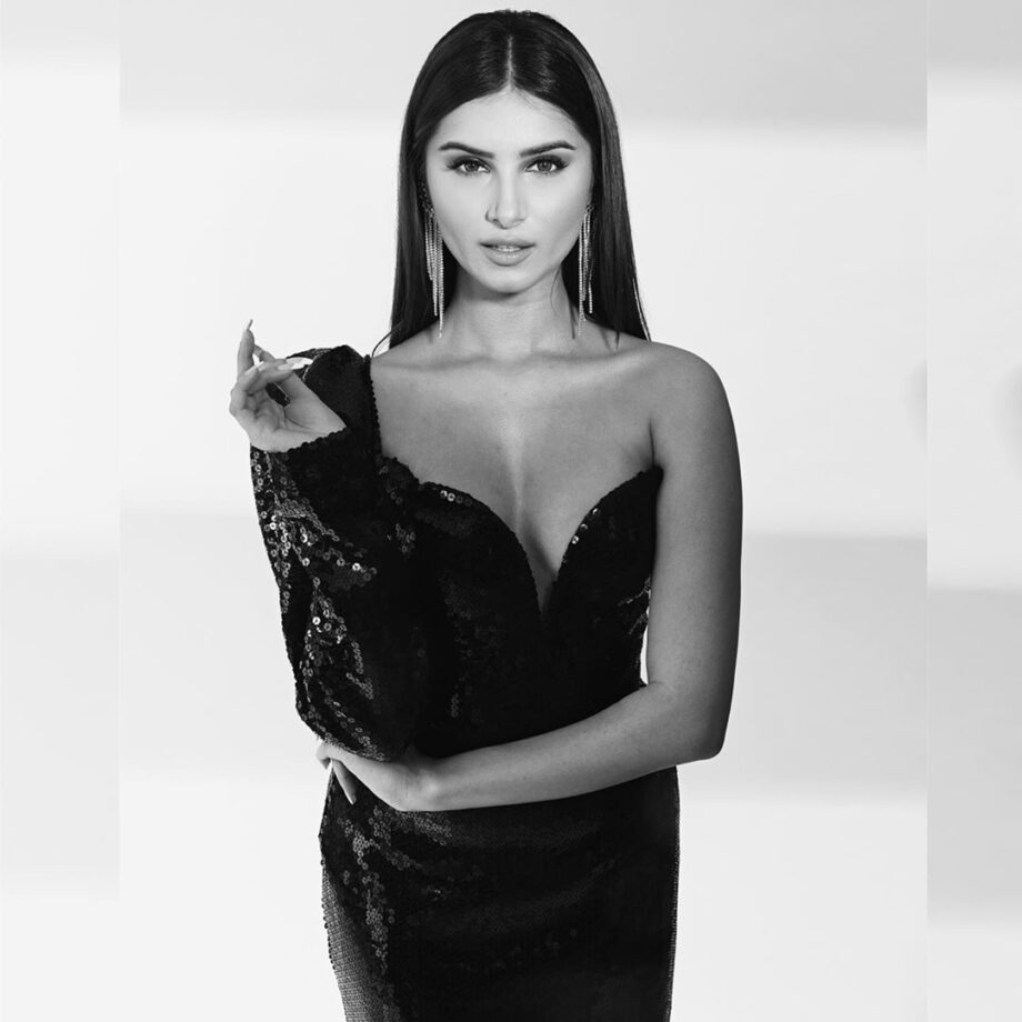 Tara Sutaria’s Top Monochrome Looks We Would Love To Try - 1