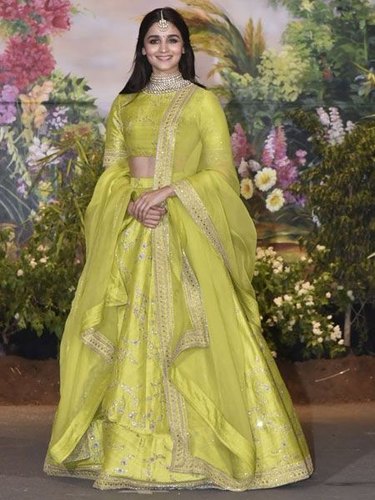 Shraddha Kapoor To Kiara Advani: Bollywood Babes Slaying In Classy Green Lehenga - 5