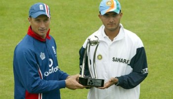 The REAL Reason Why Sourav Ganguly Made Steve Waugh Wait At Toss During India Vs Australia Games - 2