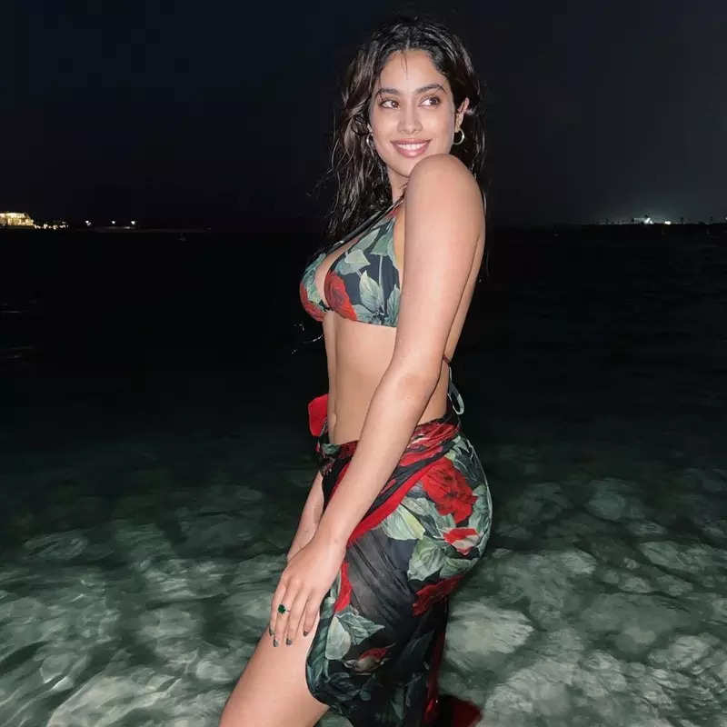 Throwback To Janhvi Kapoor’s Dubai Vacation Pictures - 1