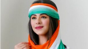 Throwback To Ritika Badiani’s Republic Day’s Look! She Paired A Tricolour Chunni As A Headscarf With White Chicken Kari Kurta!