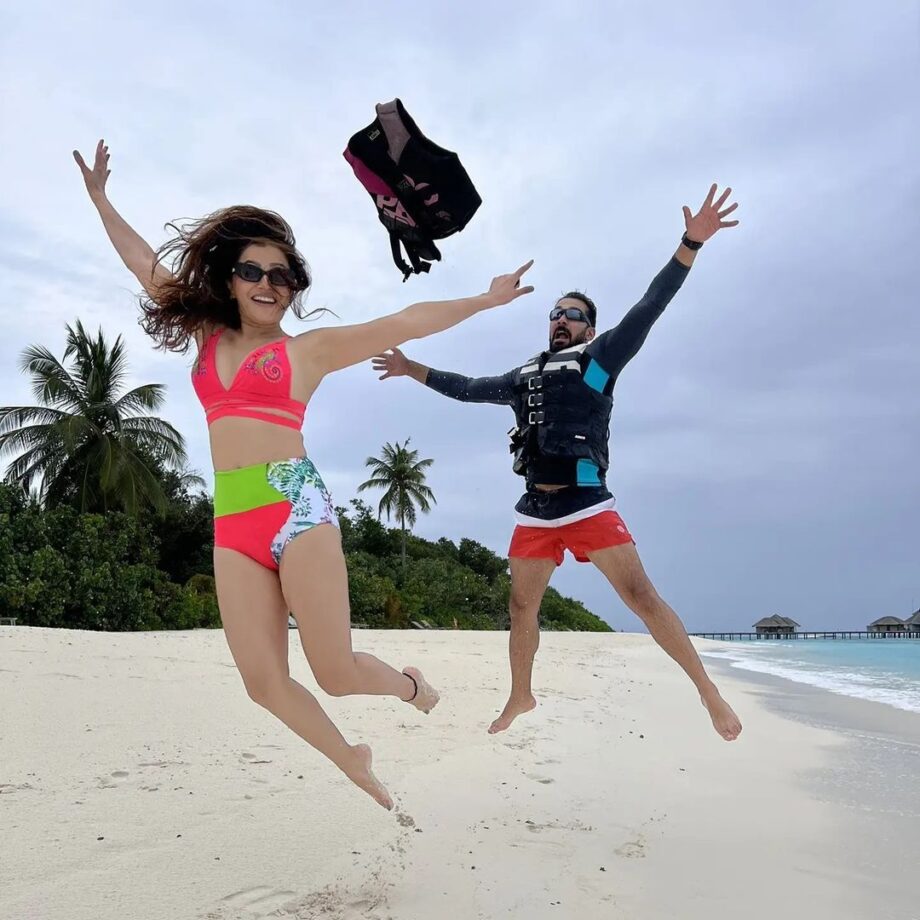 Throwback To The Vacation Pictures Of Famous Couple Abhinav Shukla And Wife Rubina Dilaik Enjoying In The Maldives - 4