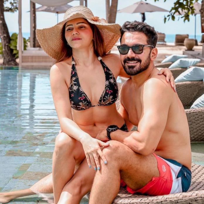 Throwback To The Vacation Pictures Of Famous Couple Abhinav Shukla And Wife Rubina Dilaik Enjoying In The Maldives - 5