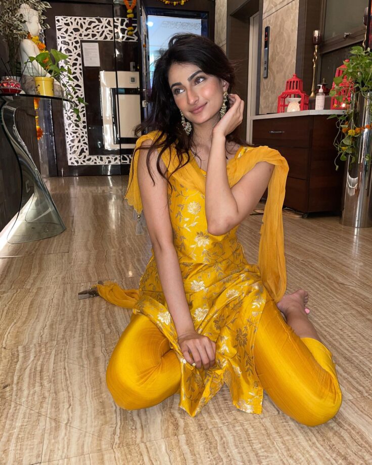 Times Shweta Tiwari’s Daughter Palak Tiwari Went All Traditional With Her Dream Ethnic Suit Looks - 2