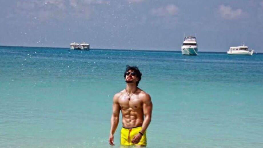 Vacayayay! Sidharth Malhotra VS Tiger Shroff: Which Handsome Hunk’s Maldives Fashion Game You Can’t Stop Drooling On? Comment Below - 1