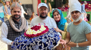 Viral Pic: ‘Digital Queen’ Avneet Kaur seeks blessings at Ajmer Sharif Dargah, fans love it