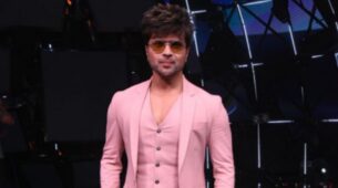 Throwback: When Himesh Reshammiya Was Trolled For His Choice Of Outfits
