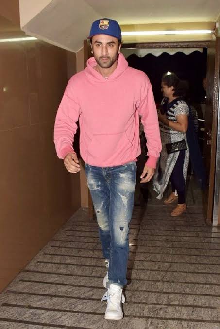 5 Moments When Bollywood Actors Slew In Pink And Stole Our Hearts, From Ranbir Kapoor To Varun Dhawan, Take A Look - 0