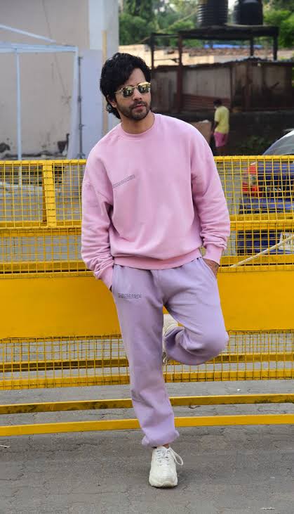 5 Moments When Bollywood Actors Slew In Pink And Stole Our Hearts, From Ranbir Kapoor To Varun Dhawan, Take A Look - 4