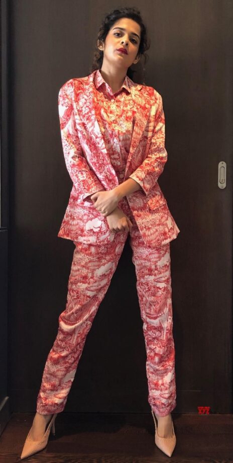 6 Different Ways To Dress Your Pantsuit: From Mithila Palkar, Aahana Kumra To Radhika Apte - 4