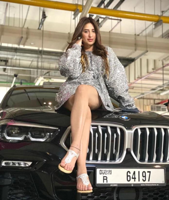 Hottest: Mahira Sharma Glows In Shimmery Outfits, Pictures Here - 6