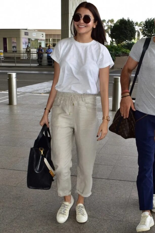 Anushka Sharma’s Casual Outfits That We Might Wanna Have In Our Wardrobe - 2