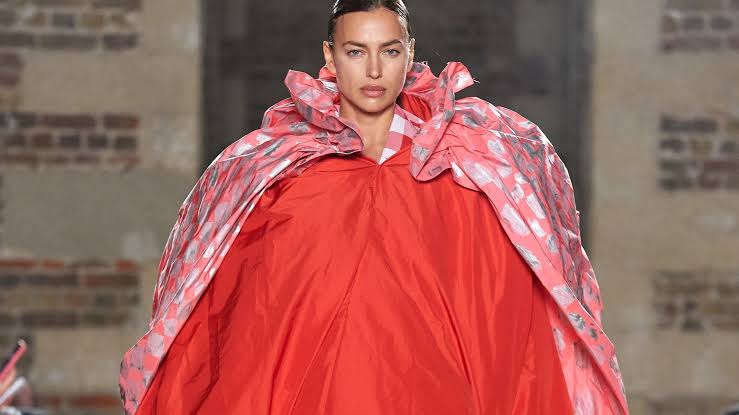 At Matty Bovan, Irina Shayk Is A High-Fashion Little Red Riding Hood, Take A Look - 1