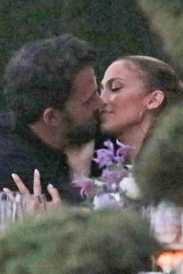 Ben Affleck & Jennifer Lopez Leave LA Gasping For Breath As They Share A Steamy Kiss - 0