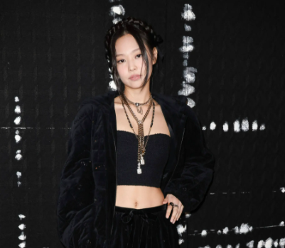 Blackpink Jennie Looks Glamorous As She Styles Her Looks For Chanel’s Fall 2022 Show - 1