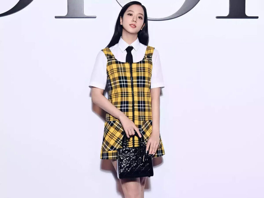 Blackpink Jisoo Dazzles Fans With A New Hairstyle Ahead Of Paris Fashion Week - 0